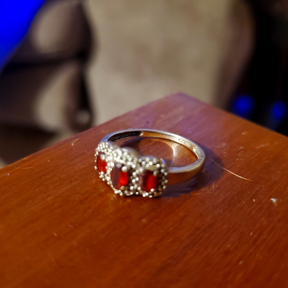 White gold ruby ring - Picture 3 of 4